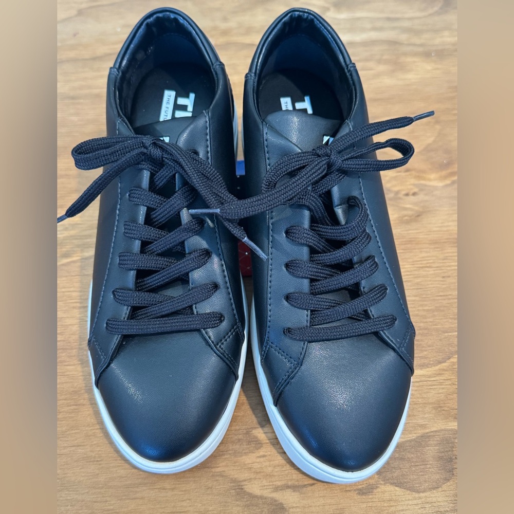 ThousandFell Black Sneakers